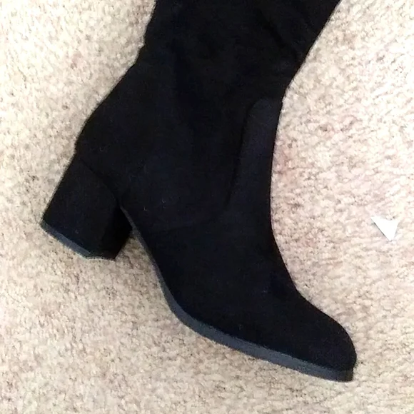 Dream Pairs nwbox. Size 7. Comes with dust bags - Picture 6 of 9